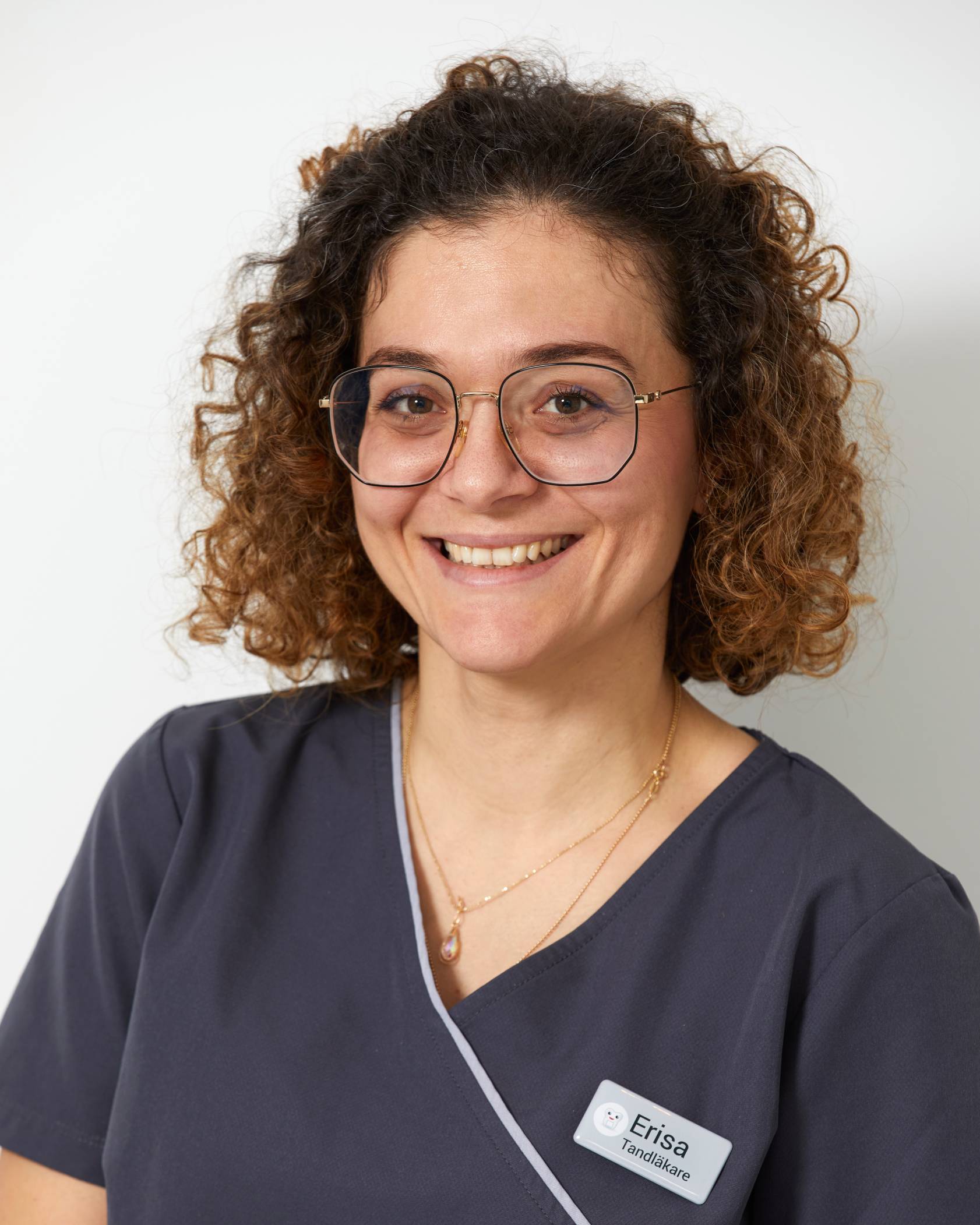 Erisa Cela, Leg. Tandläkare